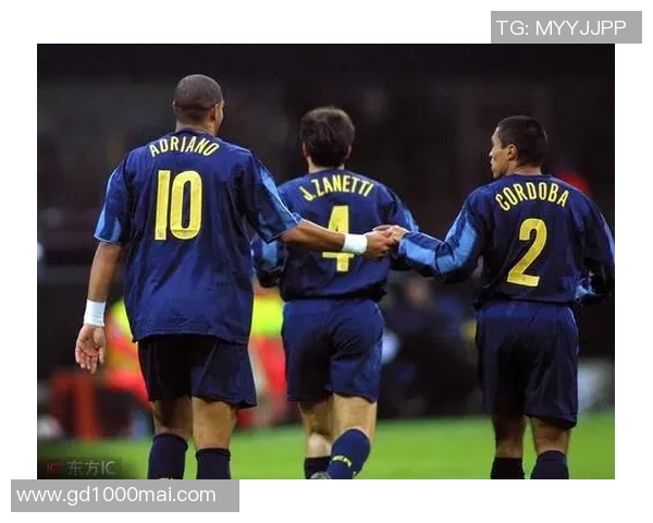 阿德足球明星的传奇故事与成就揭秘，谁是这位耀眼的球场巨星